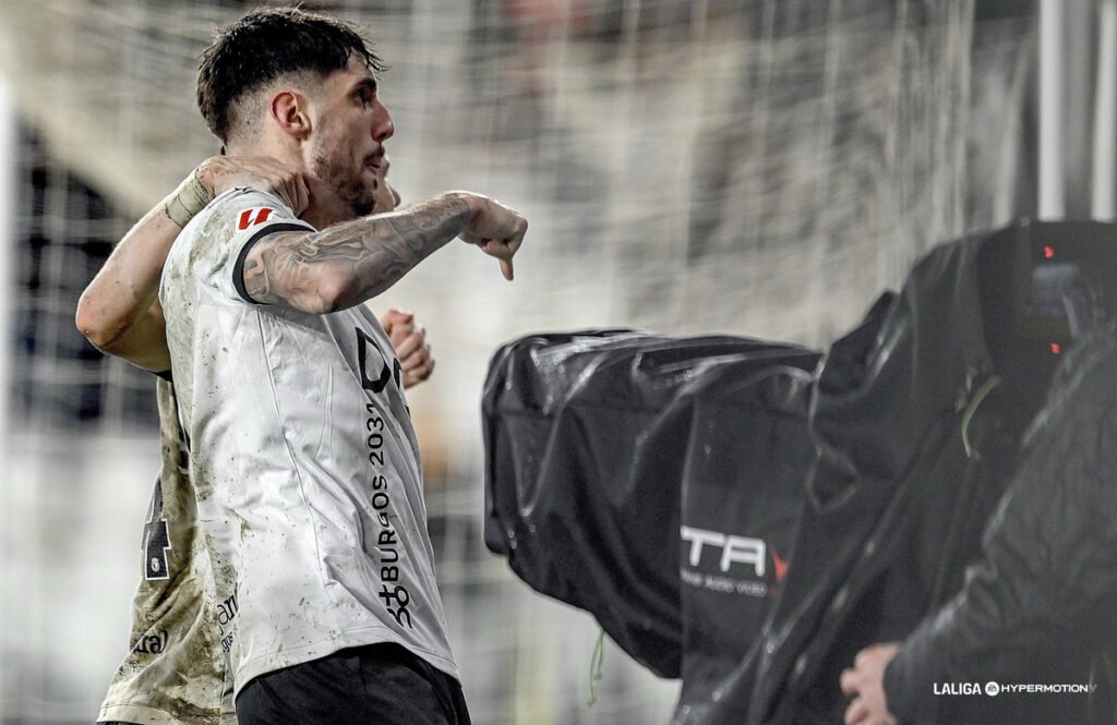 Fer Niño celebrando su gol