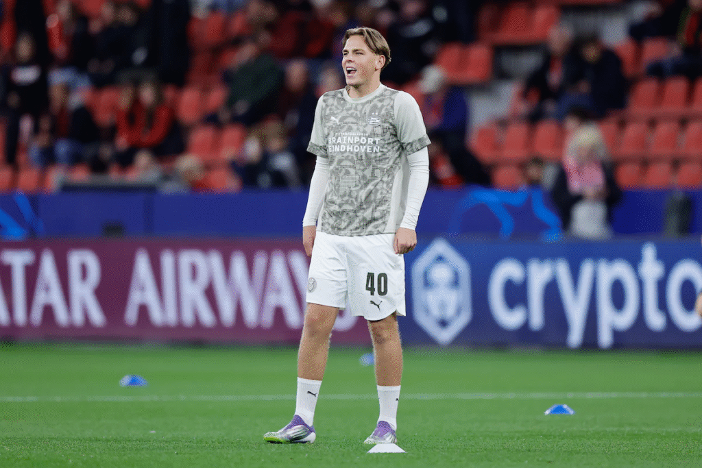 El Pucela pesca talento en Eindhoven para la próxima campaña 2 Robin Van Duiven en el calentamiento de un partido del primer equipo del PSV