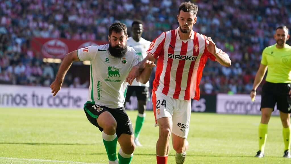 Justin Smith, de Canadá, en un partido con el Real Sporting