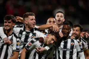 Los jugadores del CD Castellón celebran un gol ante el RC Deportivo de la Coruña en LaLiga Hypermotion