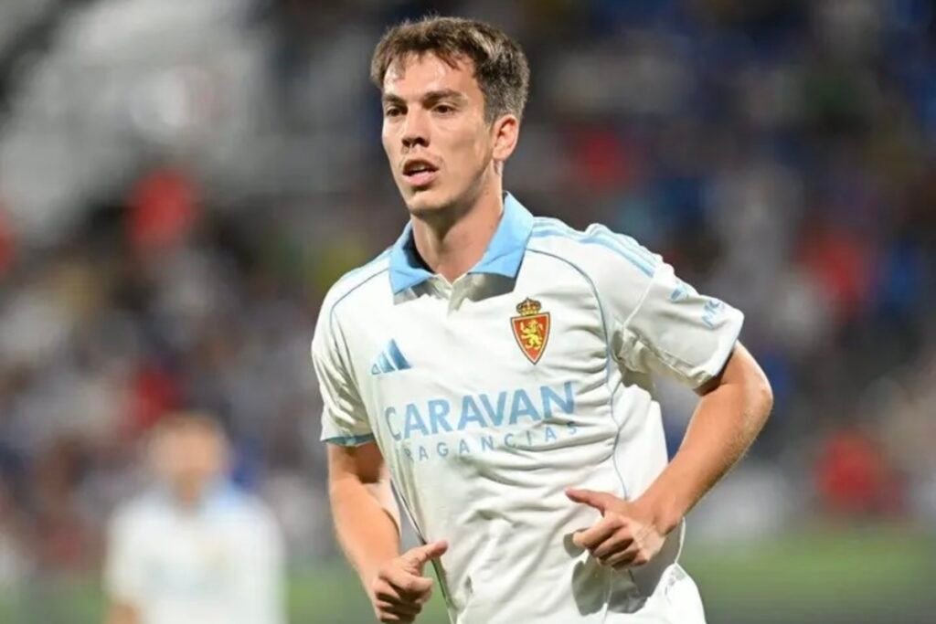 Paulino vistiendo la camiseta del Real Zaragoza