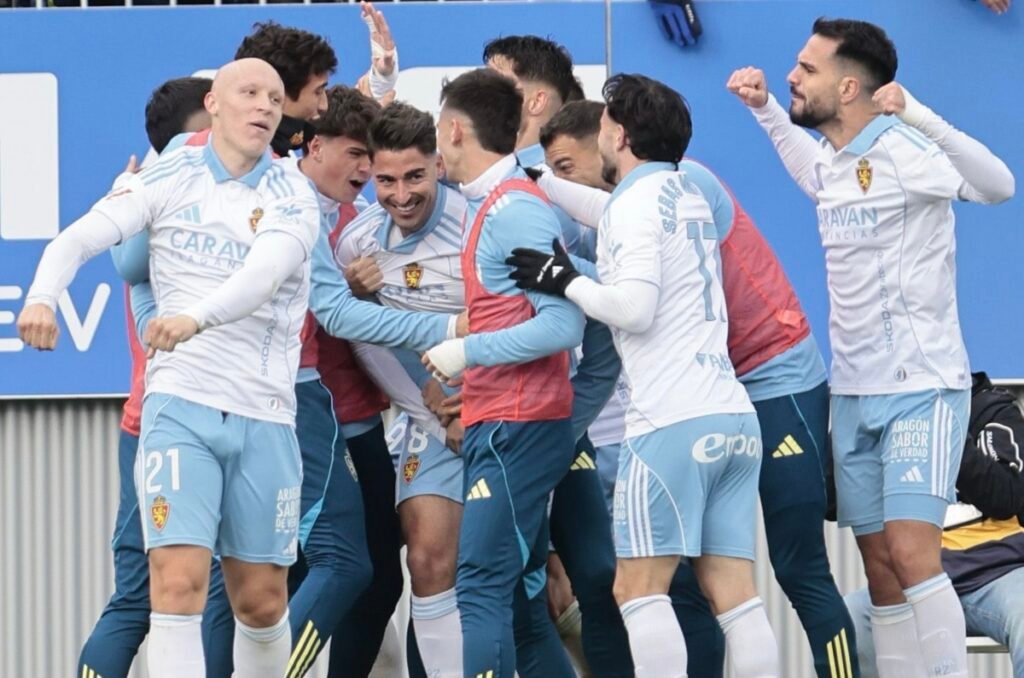 Jugadores del Real Zaragoza celebrando el gol de Toni Moya frente al Leganés