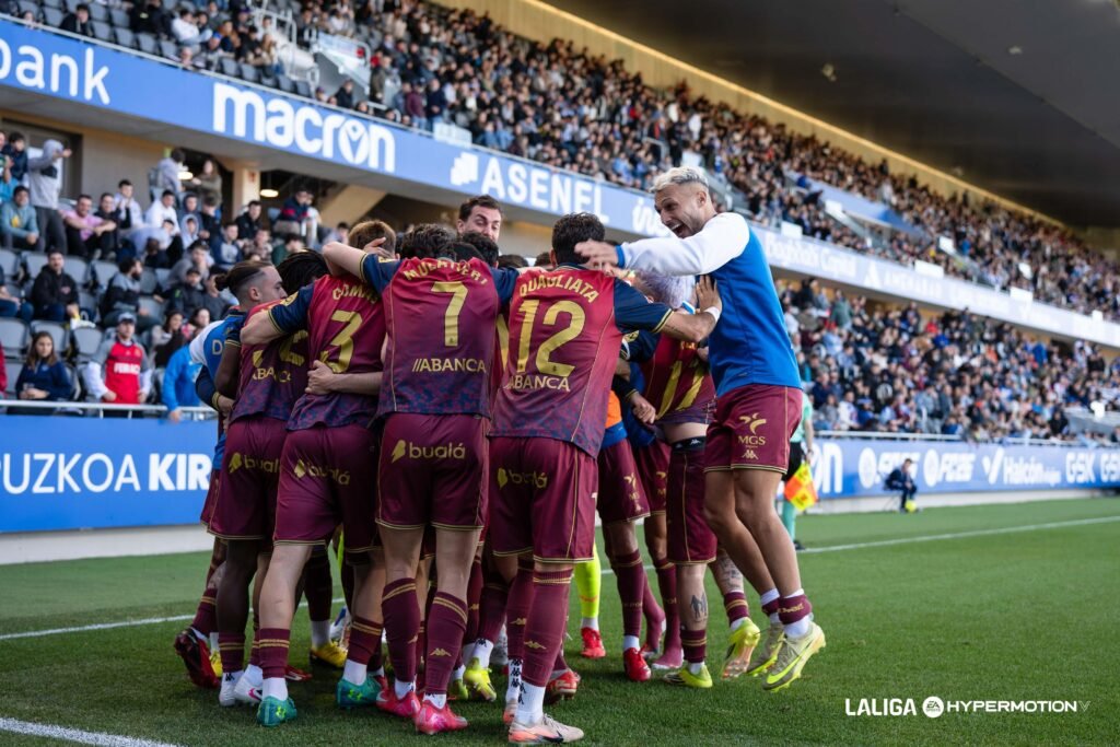 El Dépor celebrando el gol de la victoria de Mario Soriano frente al Sanse