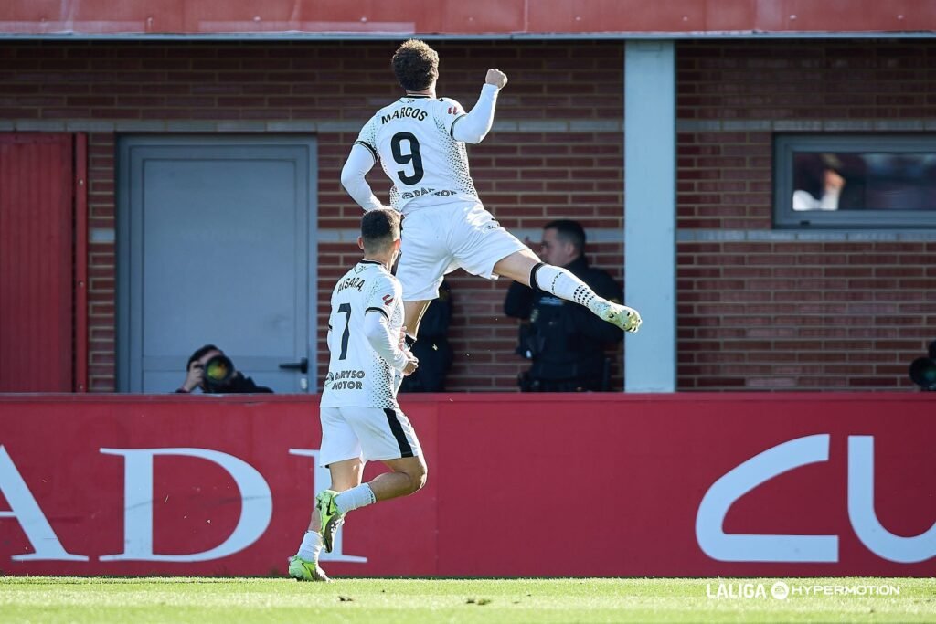 El Mirandés perdona y el Ceuta resiste en Anduva 1 El Ceuta resiste ante el Mirandés