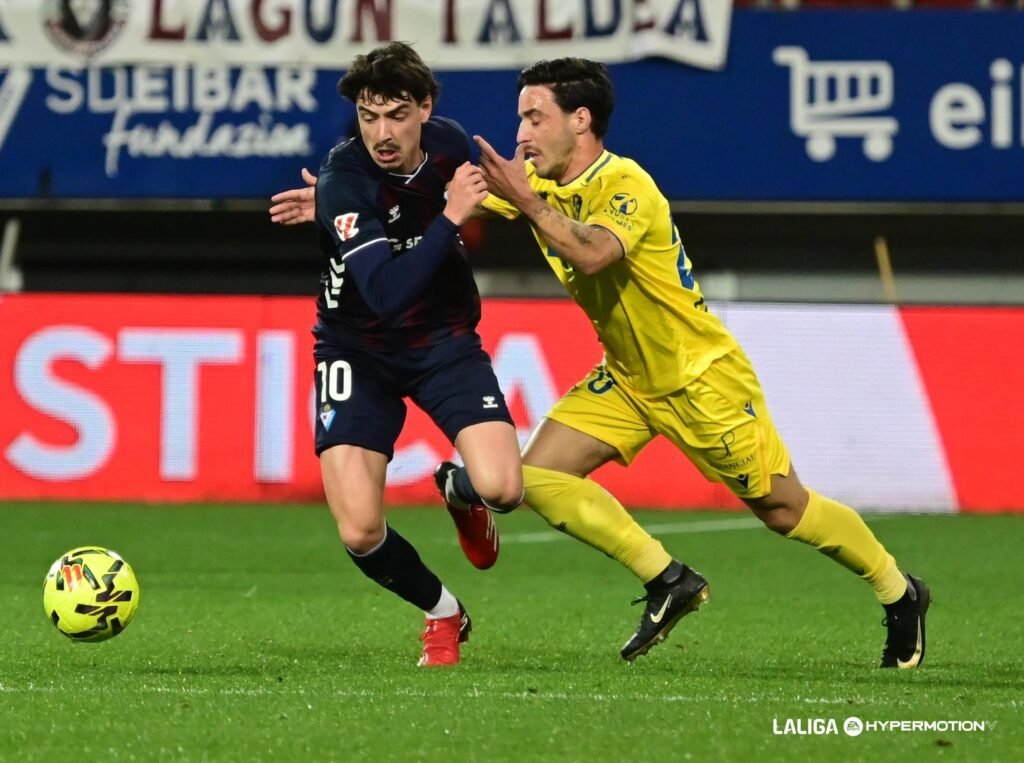 Guruzeta seguirá un año más en Eibar