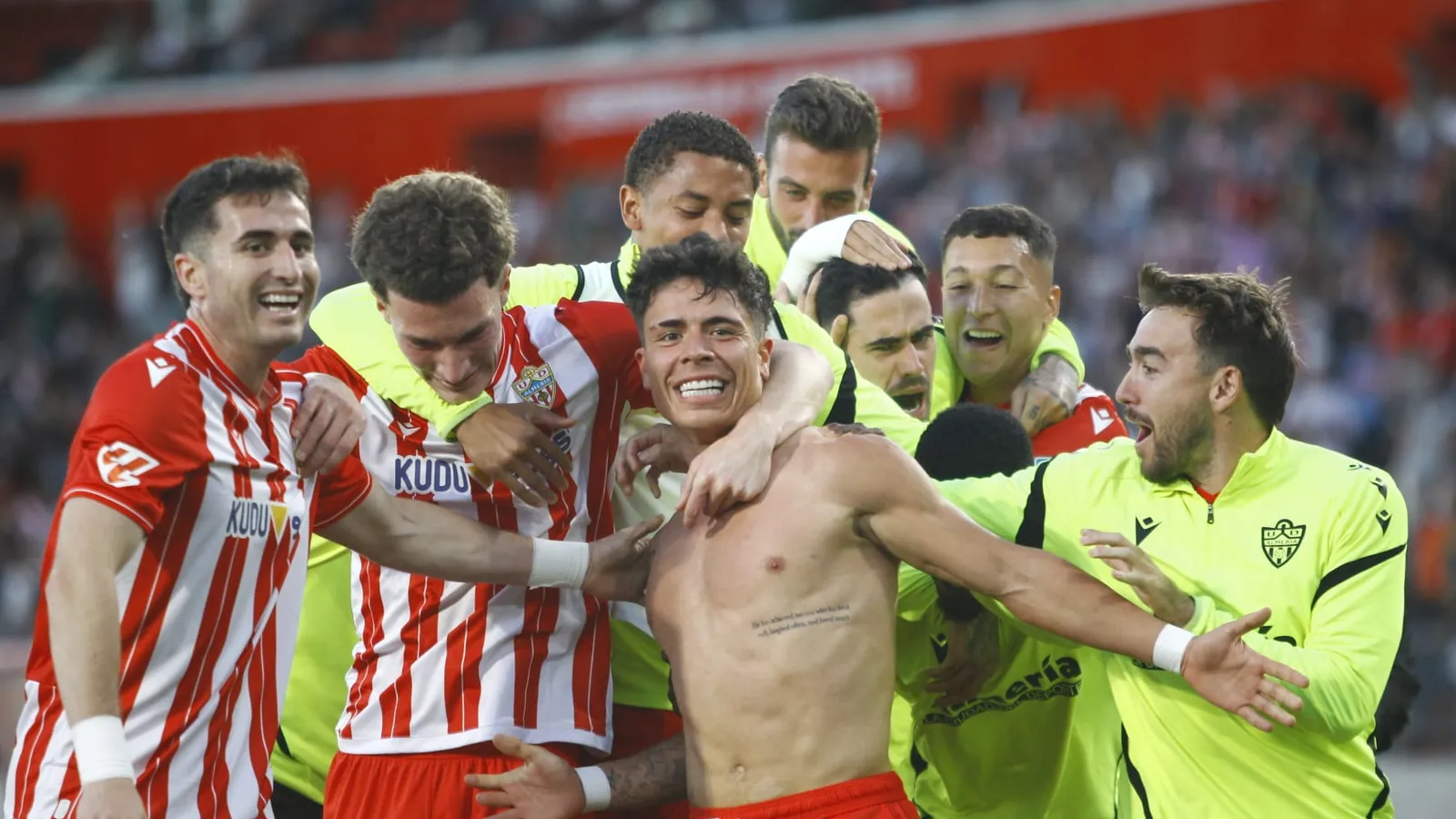 El Almería asalta el ascenso directo con un gol en el 91'