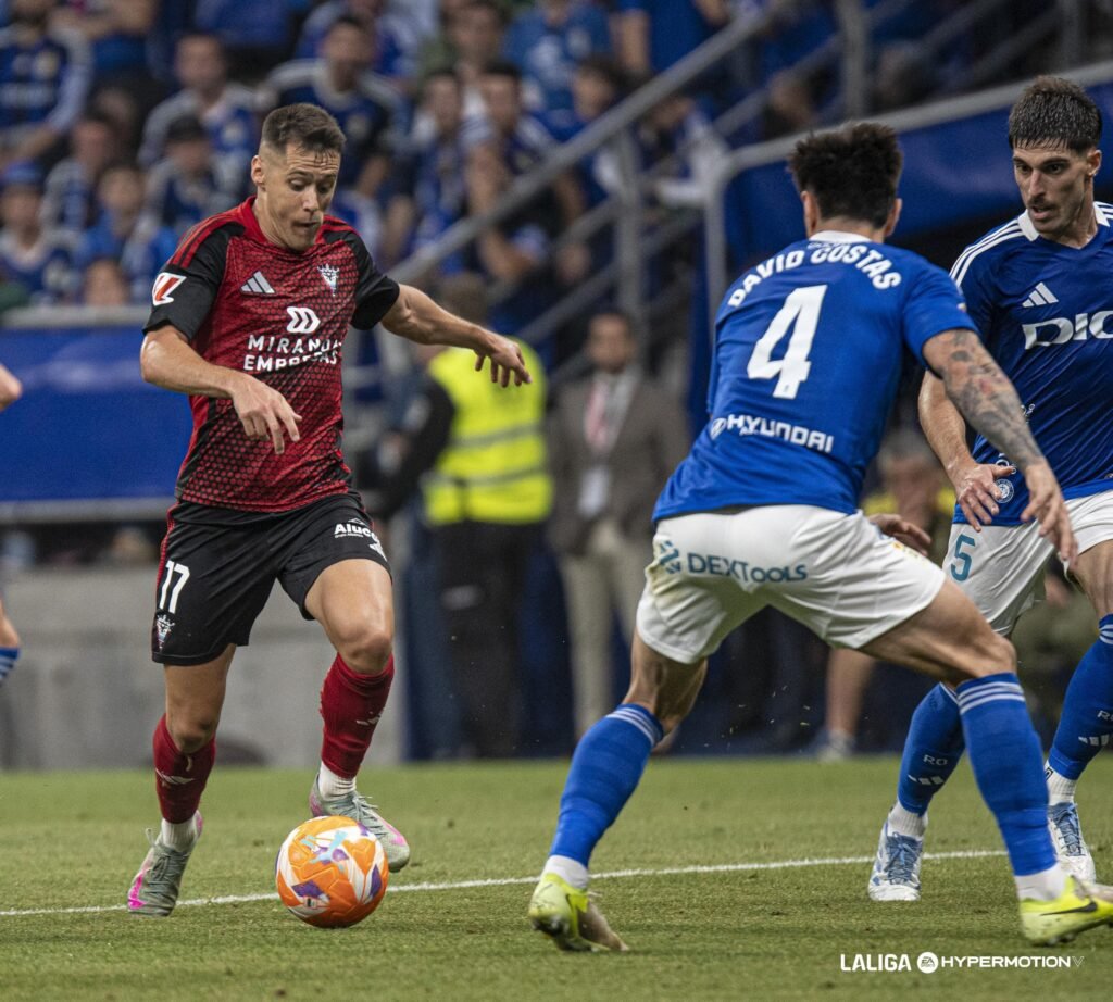 Sporting y Valladolid: dos históricos y el destino de un delantero en juego 1 Urko Izeta pretendido por Sporting y Valladolid