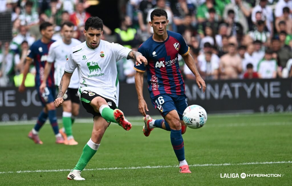 El Almería quiere al timón del Huesca
