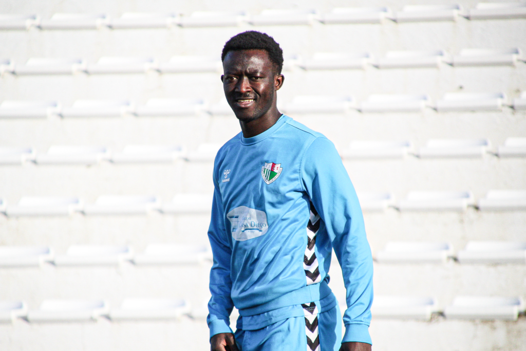 El Córdoba CF monitoriza a un stopper que rompe esquemas 1 El Córdoba busca refuerzo en la medular