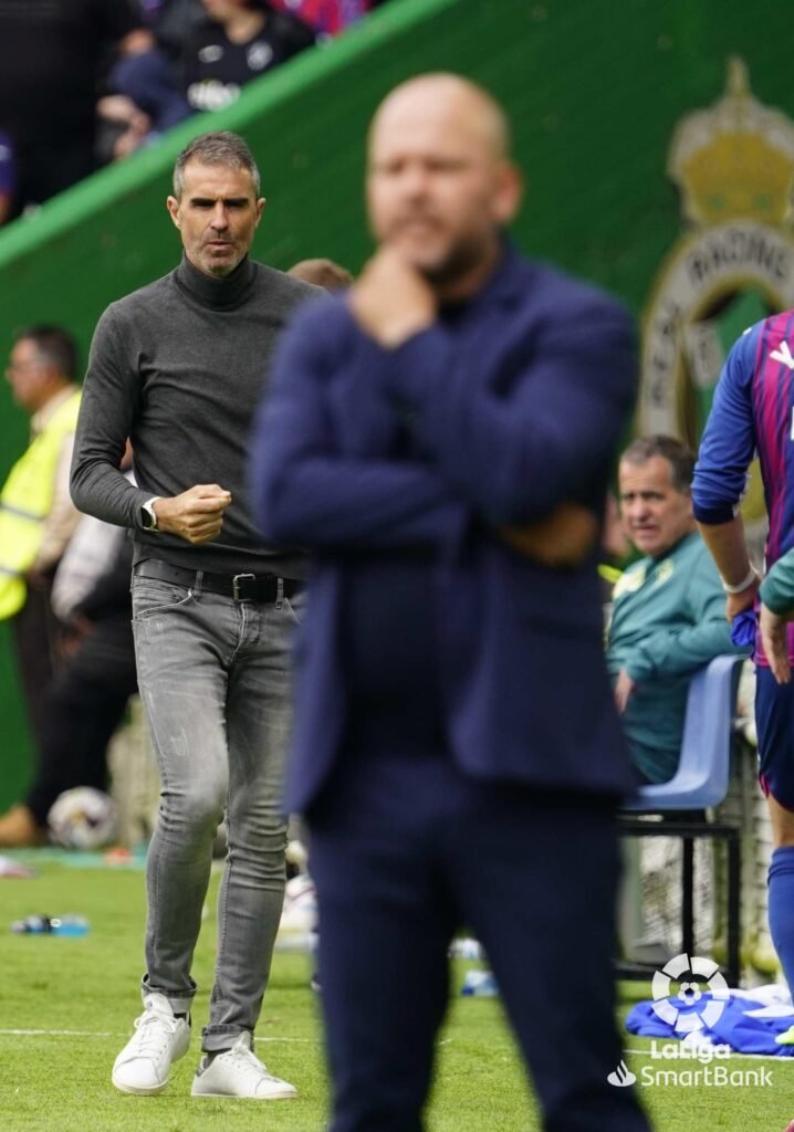 El Burgos estrecha el cerco por su nuevo entrenador