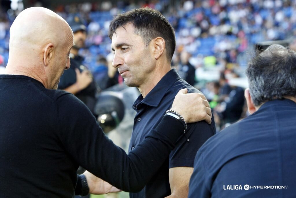 El Real Oviedo trae fumata blanca a su banquillo 1 El Real Oviedo ya estaría cerca de cerrar a su entrenador