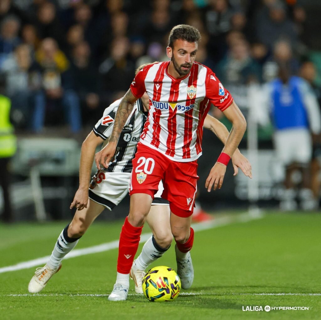 El Sporting quiere al lateral izquierdo del Almería