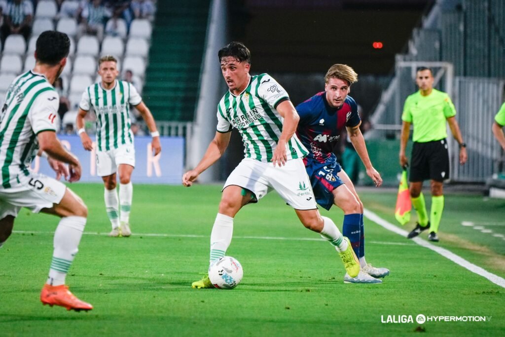 El objetivo del Oviedo, al fondo de la imagen