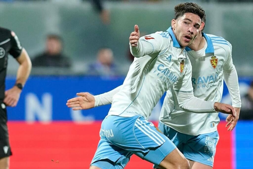 El Real Zaragoza inicia su reconstrucción 1 Tachi celebrando el gol que marcó en el Real Zaragoza vs Cádiz