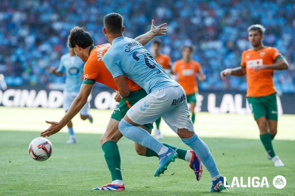 El Oviedo retoma su interés en un central de Primera 1 El Oviedo vuelve a interesarse por el central del Celta