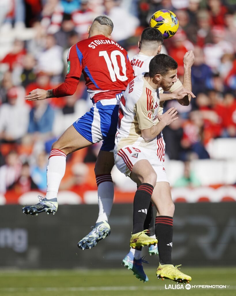 El Sporting mantiene a un goleador en la recámara 1 El Sporting guarda una bala en la delantera