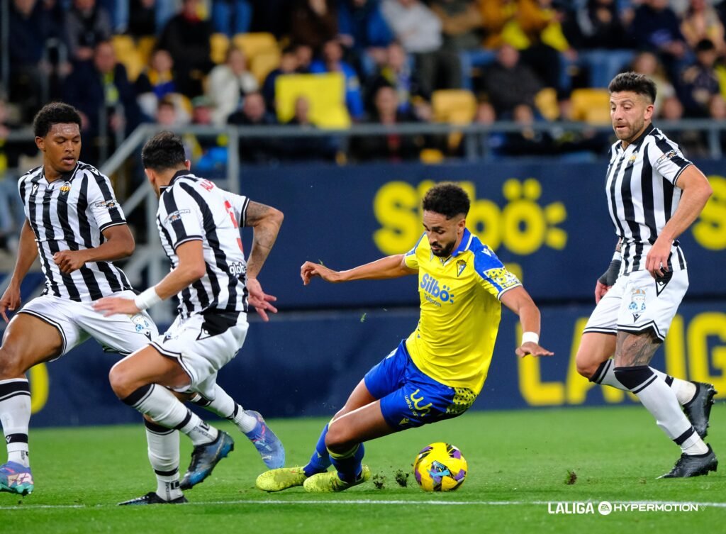 El Real Oviedo decide el delantero que desea 1 El Oviedo se lanza a por el delantero que debe liderar su ataque