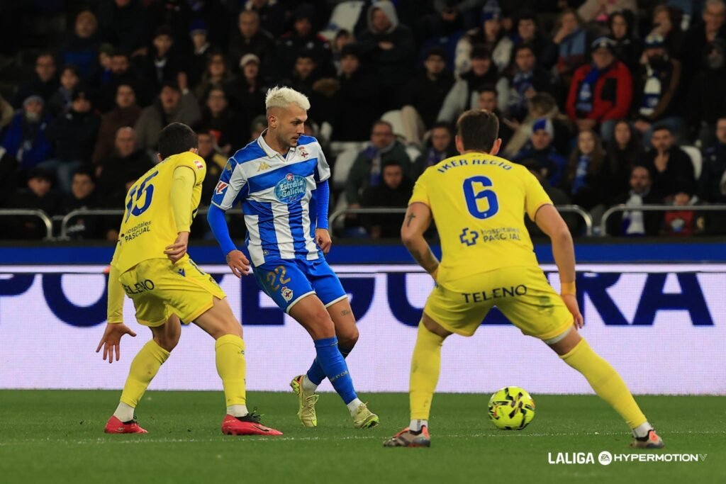 El Ceuta sigue insistiendo por el central del Cádiz