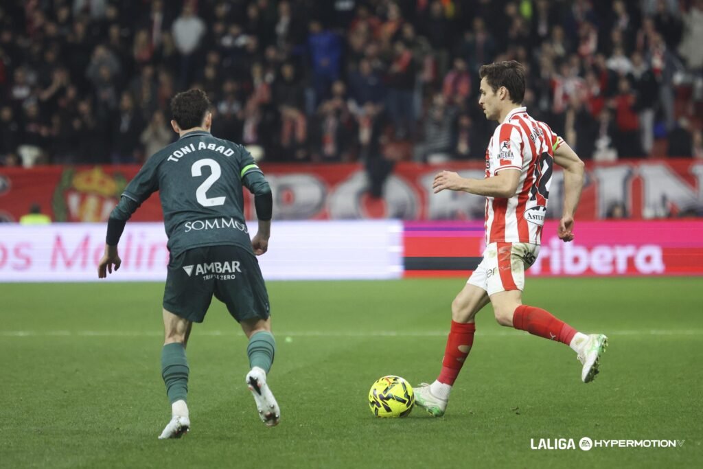 El Sabadell apunta a dos laterales del Huesca en el mercado 1 El Sabadell apunta a Huesca para reforzar sus laterales