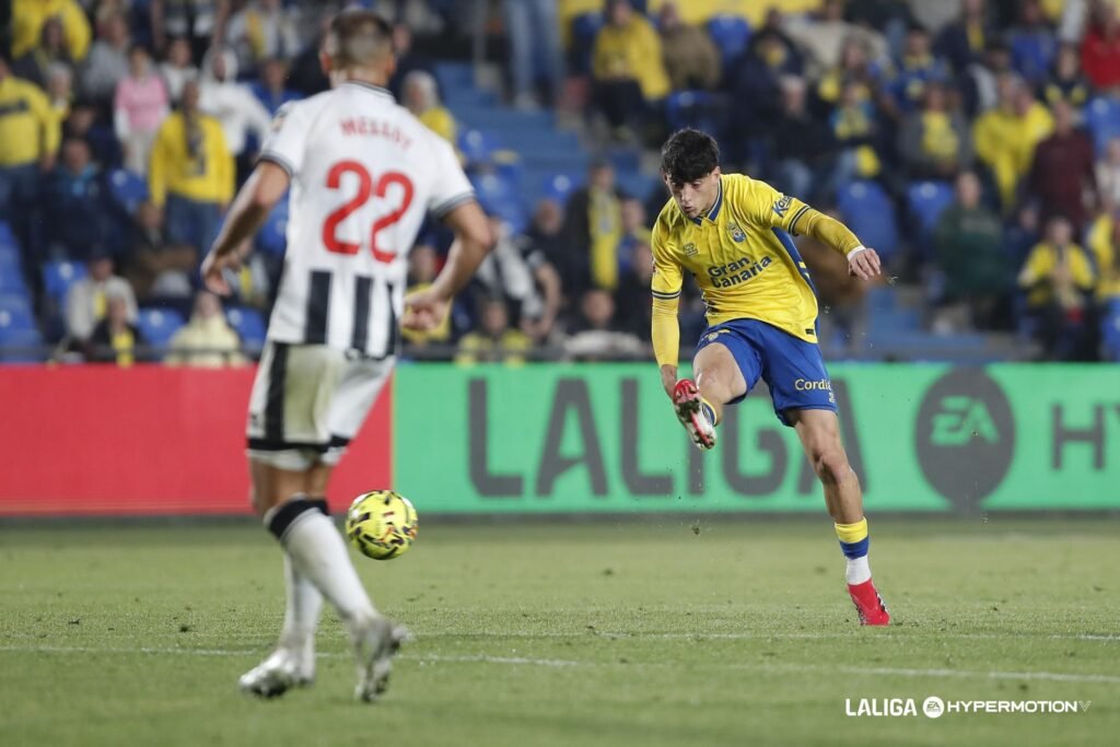 La UD Las Palmas ve como vienen 2 Primeras a por su perla