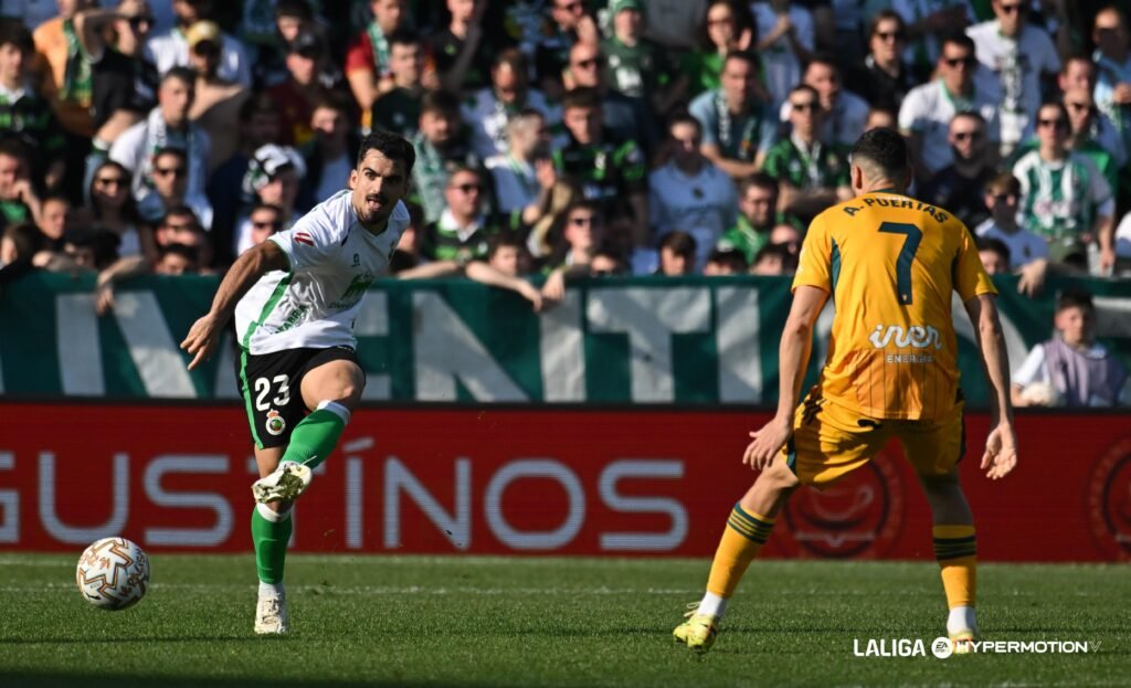 El Sporting se fija en un medio recién ascendido