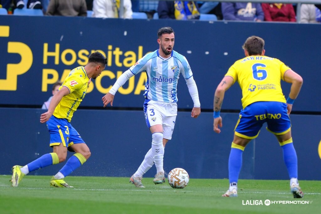 El Andorra toma ventaja sobre el Ceuta en el mercado 1 El Andorra lucha con el Ceuta por el central del Cádiz