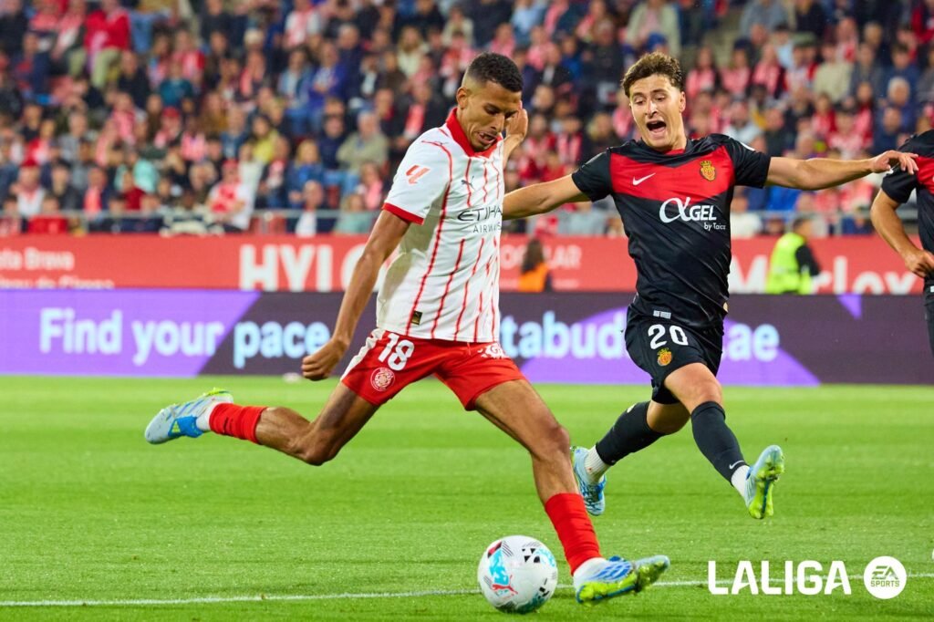 El Girona negocia con el Ajax por su estrella 1 El Girona ve como vienen a por su estrella marroquí mundialista