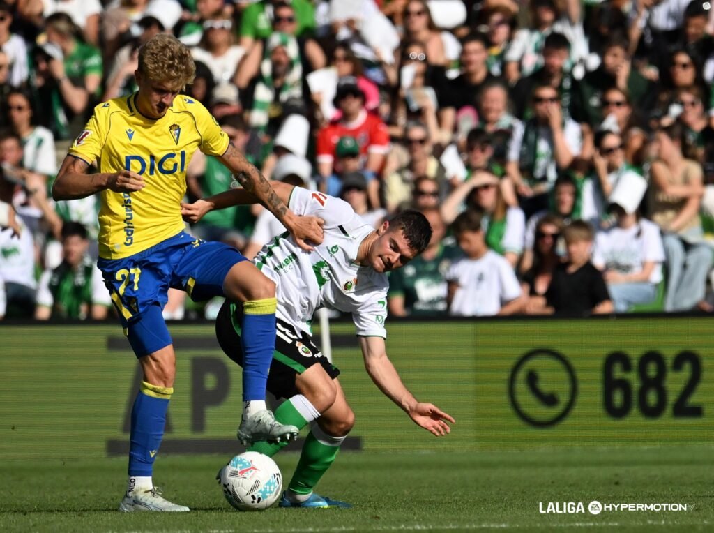 El Cádiz reactiva interés en el central del Rayo 1 El Cádiz se vuelve a interesar en un central conocido