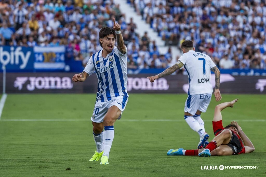 El Leganés se deshace de sus estrellas en el mercado 1 El CD Leganés parece pretender la salida de sus estrellas de las bandas