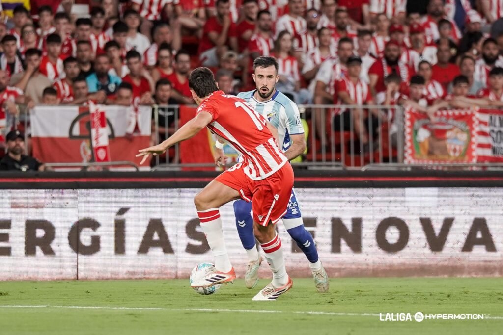 La UD Almería ve peligrar a su capo desde Italia 1 El Almería puede ver salir a su central con destino Italia