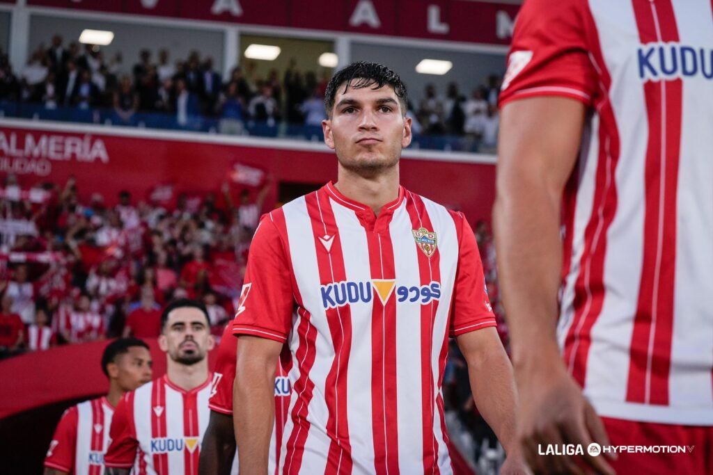 El Almería recibe interés del Valencia por su lateral