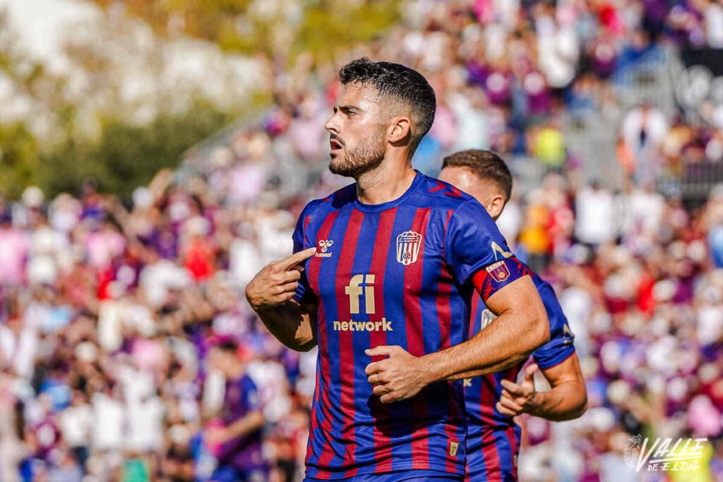 El Albacete cerró su fichaje para el centro del campo 1 El Albacete firma para la medular desde el Cádiz
