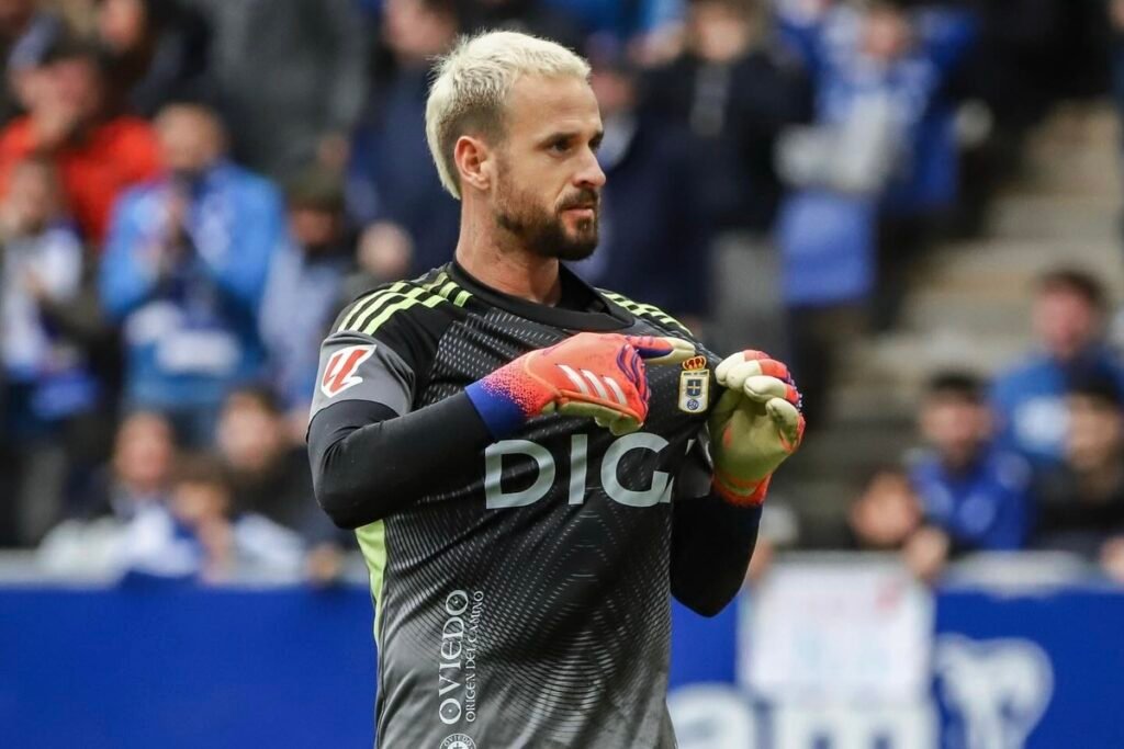 Aarón Escandell con el Real Oviedo en Primera División