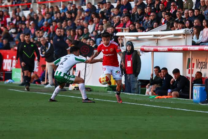 El Sabadell lo ata tras su salida del Nàstic 1 El Sabadell cerraría la llegada de un centrocampista destacado en 1RFEF