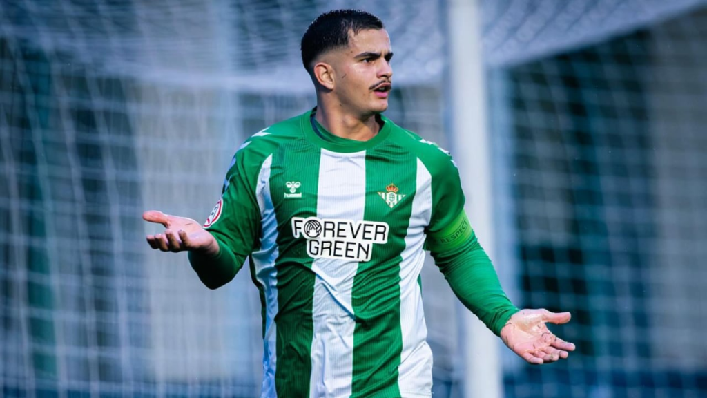 El Sporting interesado en el joven delantero del Betis 1 El Sporting estaría detrás del jovencísimo delantero del Betis
