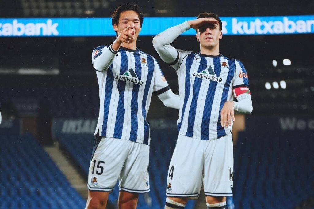Kazunari Kita junto a Luken Beitia en un partido con el Sanse