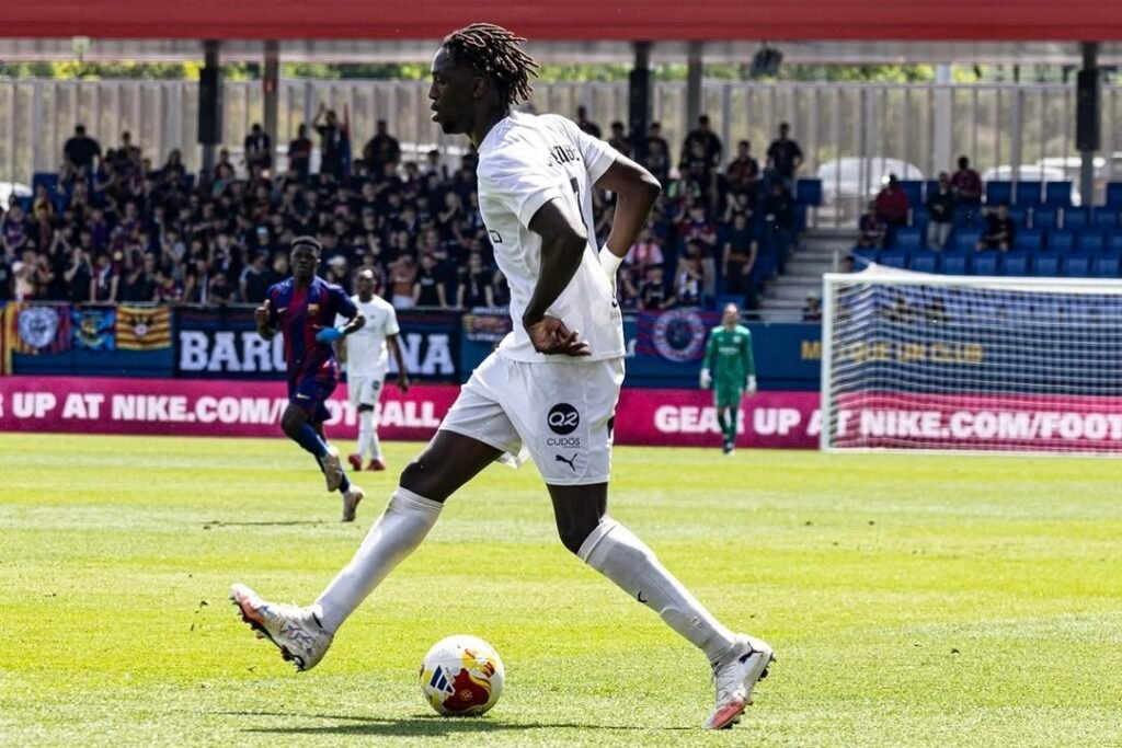 Moró Sidibe con el Atlètic Lleida frente al filial del FC Barcelona