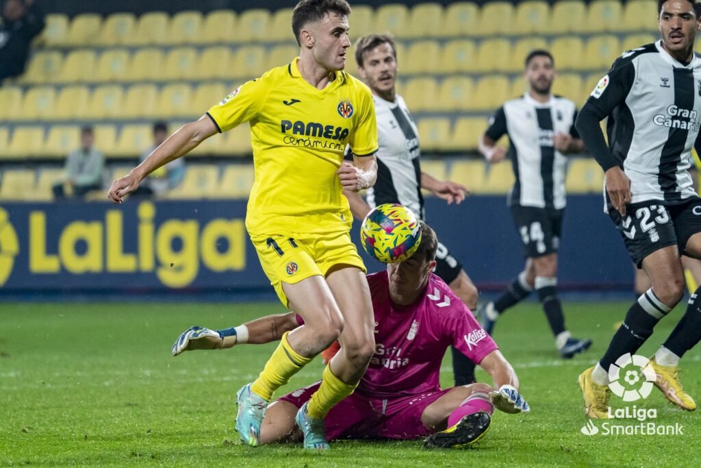 El Burgos la rompe con el fichaje de su delantero 2 El Burgos gana la lucha por el fichaje de un delantero muy deseado en Segunda División