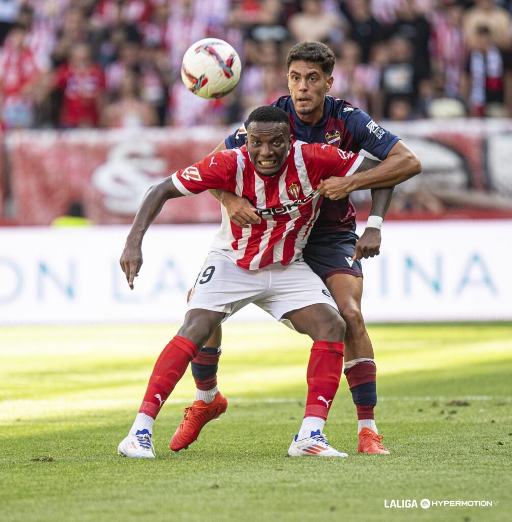El Sporting tiene casi cerrado su último central este mercado