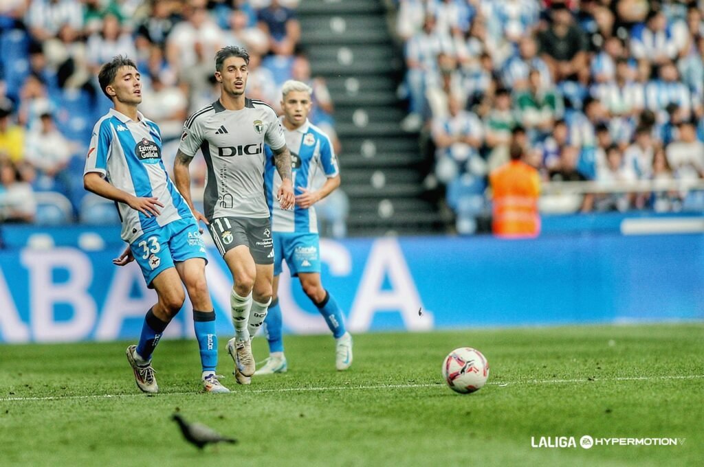 Las Palmas se decanta por una cesión para la defensa 1 Las Palmas se acerca a la cesión del central del Dépor