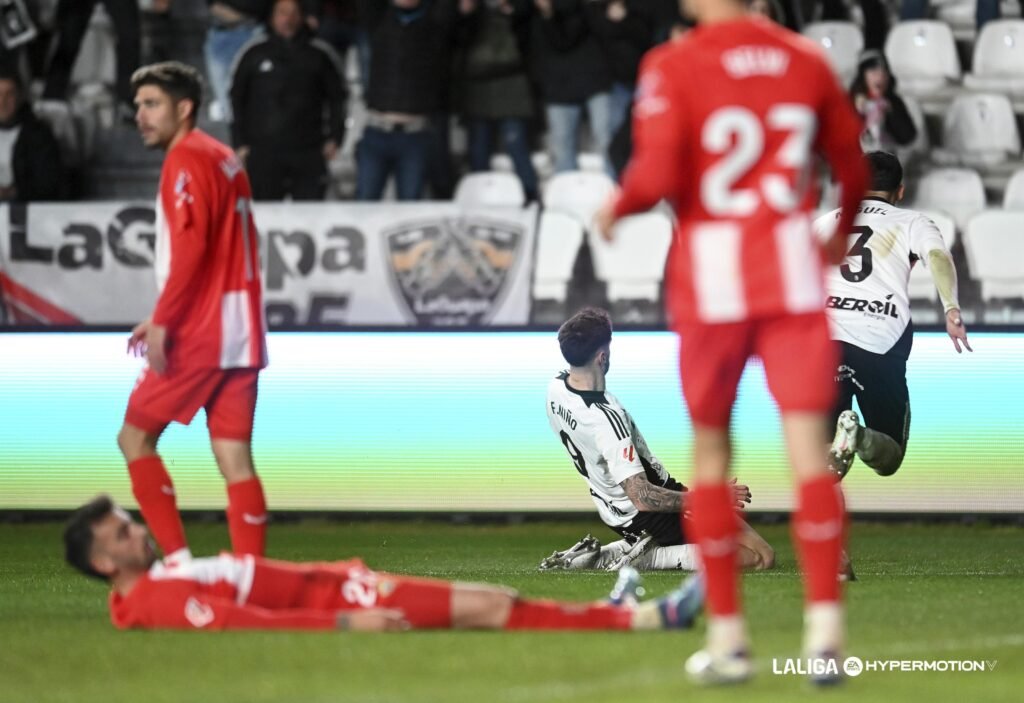 El Girona mira al Almería para el lateral