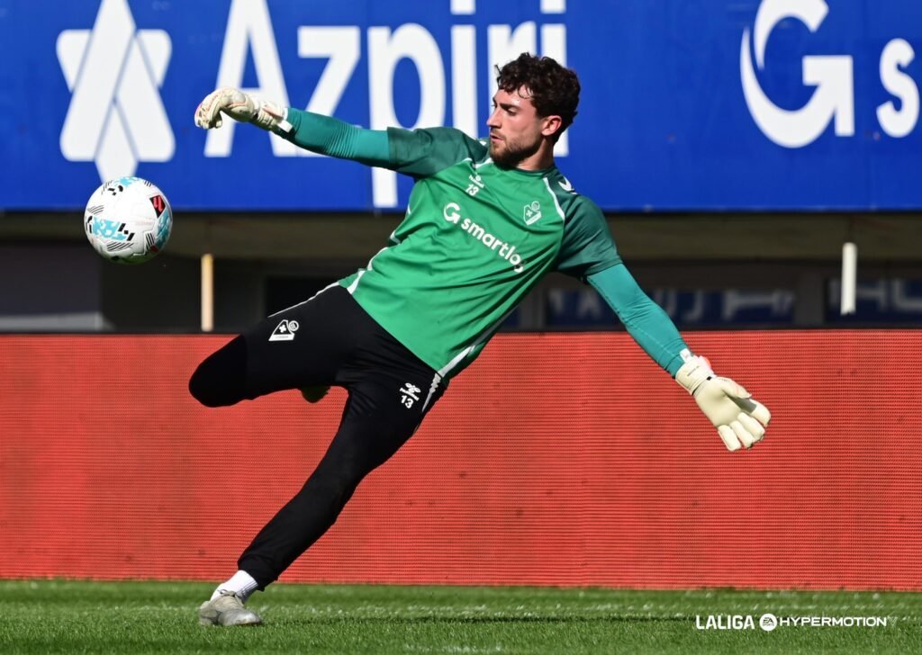Jonmi Magunagoitia, en un calentamiento prepartido de la SD Eibar 