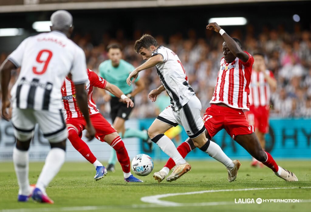 UD Almería: interés árabe en su jugador más carismático 1 El Almería puede dar salida a su futbolista más carismático