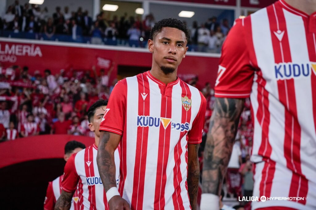 El Almería rechaza una oferta de 6 millones por uno de sus futbolistas
