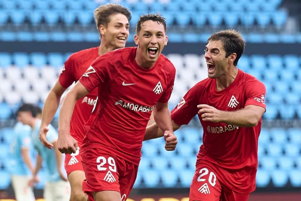 Hugo López celebrando uno de sus goles con el Andorra ante el Celta B