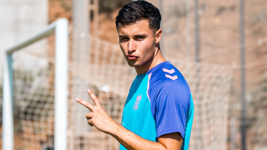 El Tenerife cierra dos salidas antes del inicio de temporada.