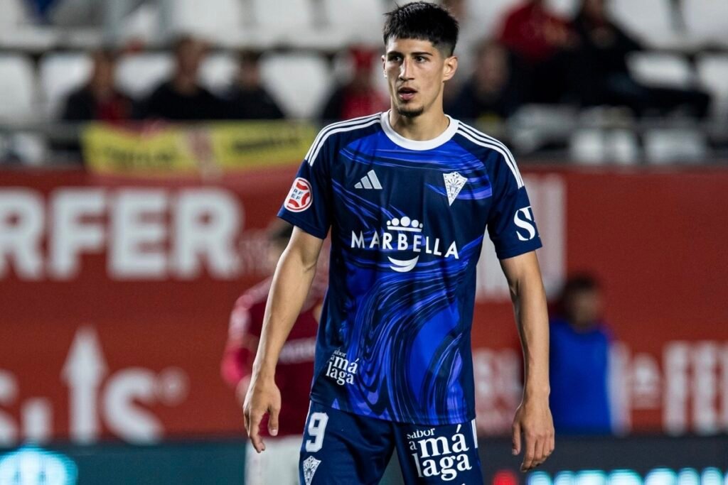 El delantero del Córdoba, Víctor Sánchez en el Marbella