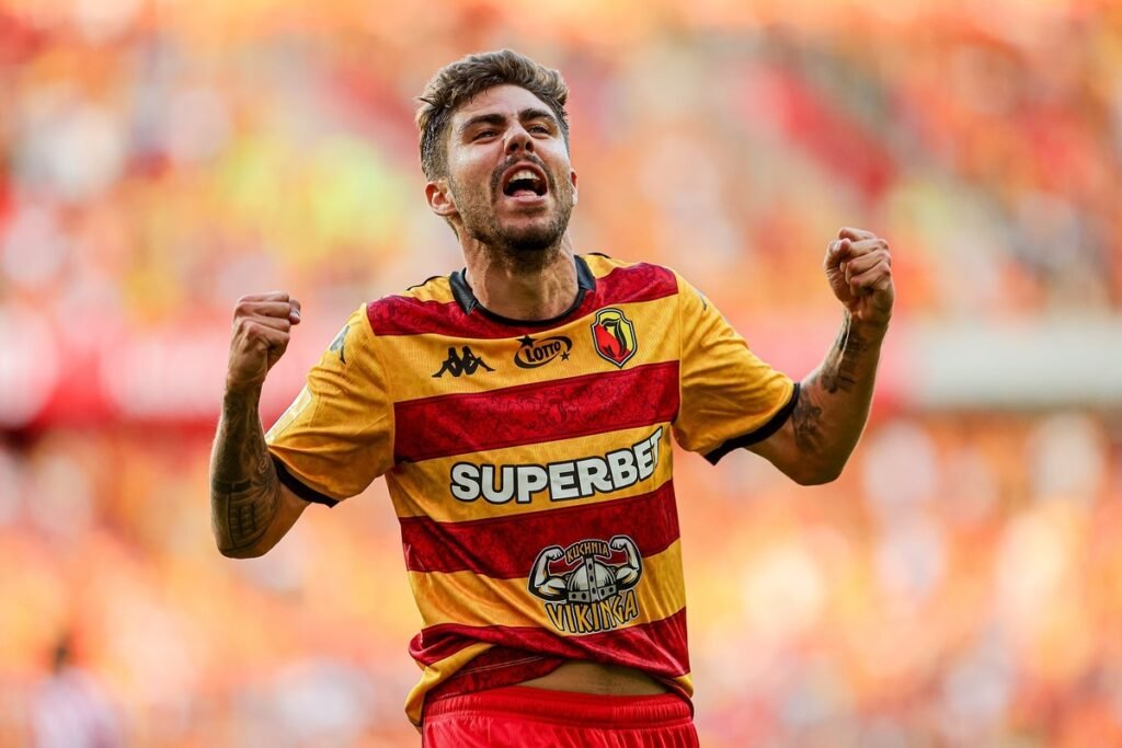 El Burgos busca polivalencia para su ataque 1 Álex Pozo, posible fichaje del Burgos, con el Jagiellonia
