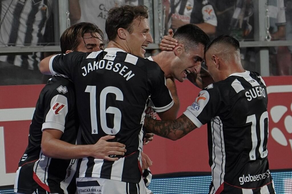 El Castellón se mantiene firme en el liderato 1 Remontada del Castellón en Girona